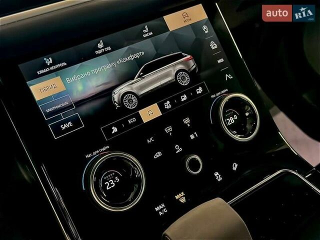 Сірий Ленд Ровер Рендж Ровер Велар, об'ємом двигуна 2 л та пробігом 69 тис. км за 55900 $, фото 32 на Automoto.ua