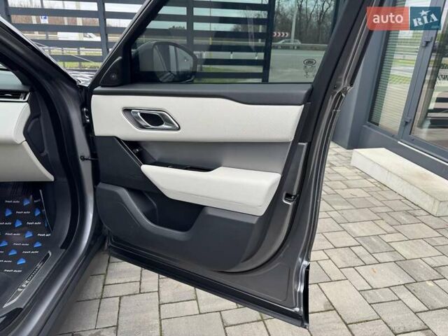 Серый Ленд Ровер Рендж Ровер Велар, объемом двигателя 2 л и пробегом 14 тыс. км за 58700 $, фото 35 на Automoto.ua