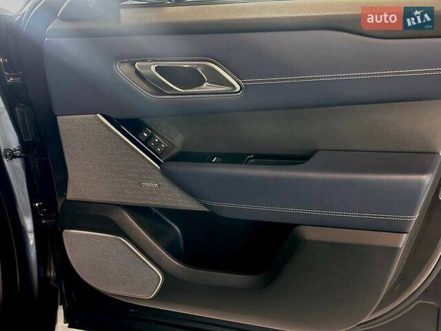 Сірий Ленд Ровер Рендж Ровер Велар, об'ємом двигуна 2 л та пробігом 69 тис. км за 55900 $, фото 28 на Automoto.ua