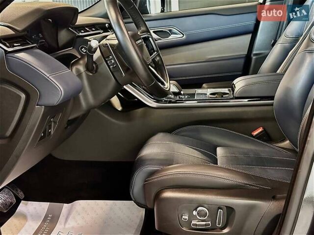 Сірий Ленд Ровер Рендж Ровер Велар, об'ємом двигуна 2 л та пробігом 69 тис. км за 55900 $, фото 13 на Automoto.ua