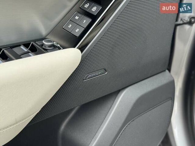 Серый Ленд Ровер Рендж Ровер Велар, объемом двигателя 2 л и пробегом 14 тыс. км за 58700 $, фото 15 на Automoto.ua
