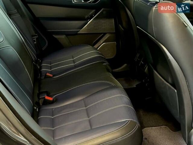 Сірий Ленд Ровер Рендж Ровер Велар, об'ємом двигуна 2 л та пробігом 69 тис. км за 55900 $, фото 29 на Automoto.ua