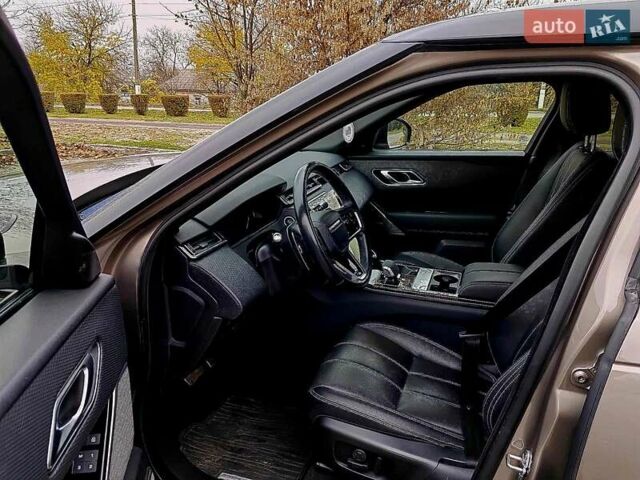 Серый Ленд Ровер Рендж Ровер Велар, объемом двигателя 2 л и пробегом 84 тыс. км за 44044 $, фото 13 на Automoto.ua