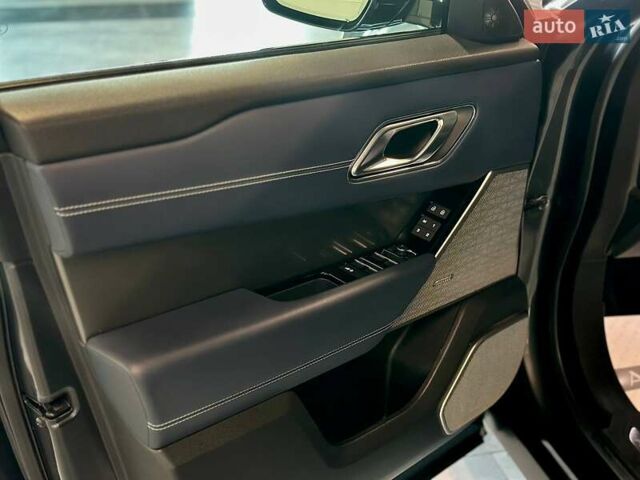 Сірий Ленд Ровер Рендж Ровер Велар, об'ємом двигуна 2 л та пробігом 69 тис. км за 55900 $, фото 11 на Automoto.ua