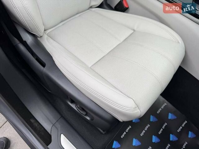 Серый Ленд Ровер Рендж Ровер Велар, объемом двигателя 2 л и пробегом 14 тыс. км за 58700 $, фото 36 на Automoto.ua