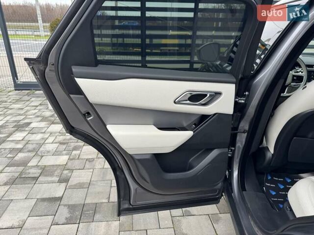 Серый Ленд Ровер Рендж Ровер Велар, объемом двигателя 2 л и пробегом 14 тыс. км за 58700 $, фото 27 на Automoto.ua