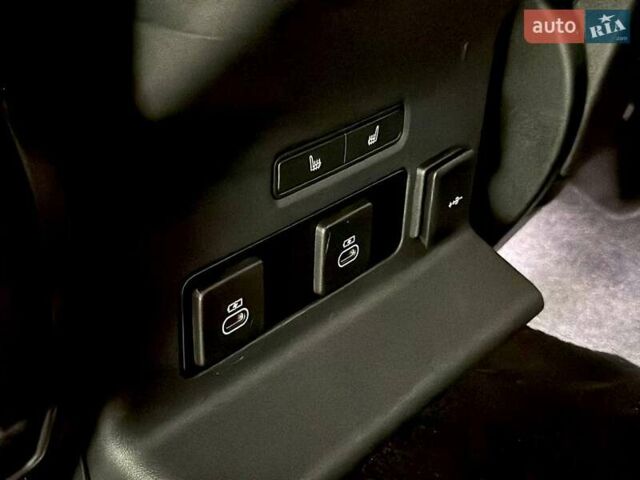 Сірий Ленд Ровер Рендж Ровер Велар, об'ємом двигуна 2 л та пробігом 69 тис. км за 55900 $, фото 25 на Automoto.ua