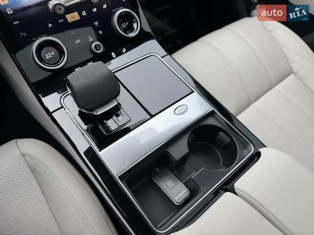 Серый Ленд Ровер Рендж Ровер Велар, объемом двигателя 2 л и пробегом 14 тыс. км за 58700 $, фото 26 на Automoto.ua