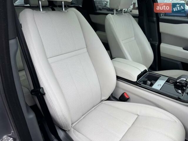 Серый Ленд Ровер Рендж Ровер Велар, объемом двигателя 2 л и пробегом 14 тыс. км за 58700 $, фото 37 на Automoto.ua