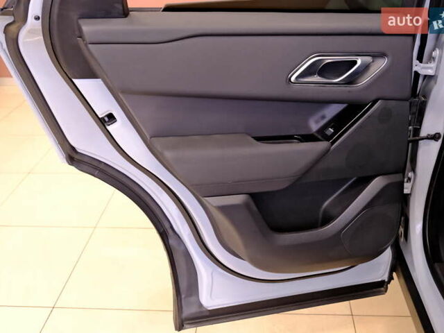 Сірий Ленд Ровер Рендж Ровер Велар, об'ємом двигуна 2 л та пробігом 25 тис. км за 64900 $, фото 46 на Automoto.ua