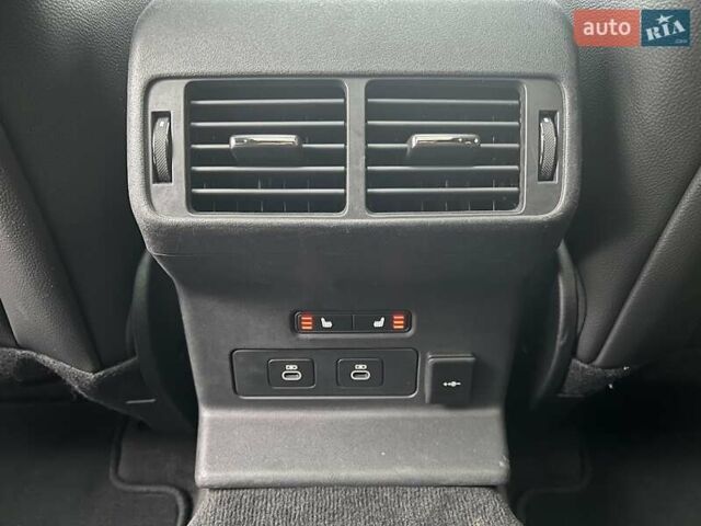 Сірий Ленд Ровер Рендж Ровер Велар, об'ємом двигуна 2 л та пробігом 24 тис. км за 69900 $, фото 26 на Automoto.ua