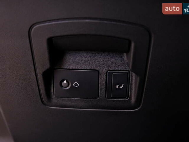 Сірий Ленд Ровер Рендж Ровер Велар, об'ємом двигуна 2 л та пробігом 25 тис. км за 64900 $, фото 37 на Automoto.ua