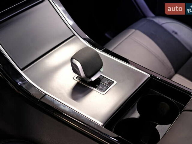 Сірий Ленд Ровер Рендж Ровер Велар, об'ємом двигуна 2 л та пробігом 25 тис. км за 64900 $, фото 25 на Automoto.ua