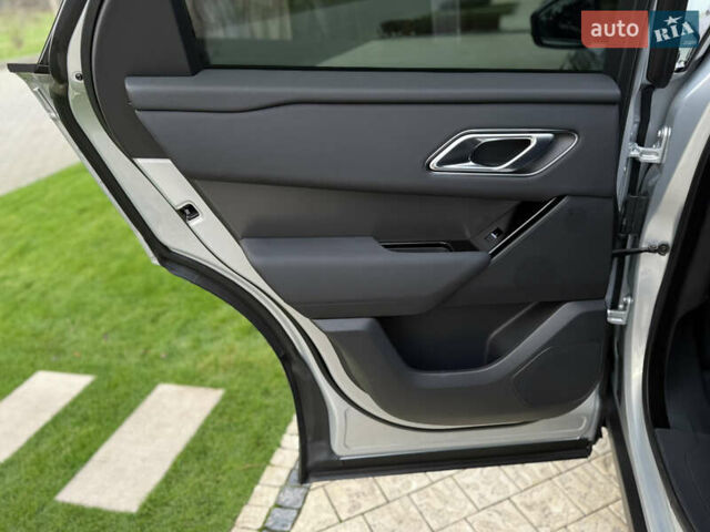 Сірий Ленд Ровер Рендж Ровер Велар, об'ємом двигуна 2 л та пробігом 22 тис. км за 74900 $, фото 32 на Automoto.ua