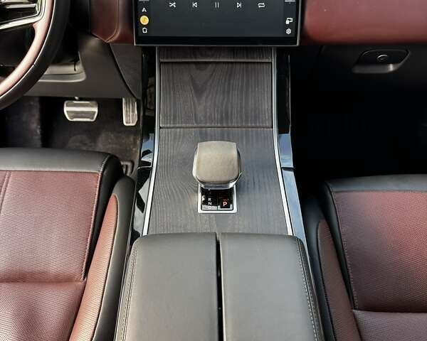 Серый Ленд Ровер Рендж Ровер Велар, объемом двигателя 3 л и пробегом 8 тыс. км за 85000 $, фото 14 на Automoto.ua