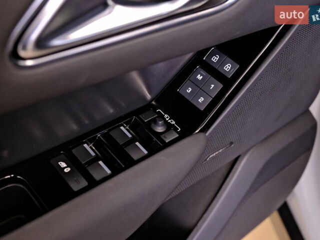 Сірий Ленд Ровер Рендж Ровер Велар, об'ємом двигуна 2 л та пробігом 25 тис. км за 64900 $, фото 39 на Automoto.ua