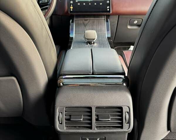 Серый Ленд Ровер Рендж Ровер Велар, объемом двигателя 3 л и пробегом 8 тыс. км за 85000 $, фото 23 на Automoto.ua