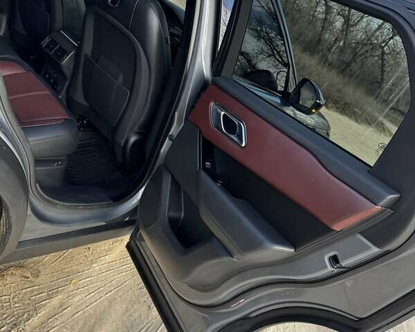 Серый Ленд Ровер Рендж Ровер Велар, объемом двигателя 3 л и пробегом 8 тыс. км за 85000 $, фото 19 на Automoto.ua