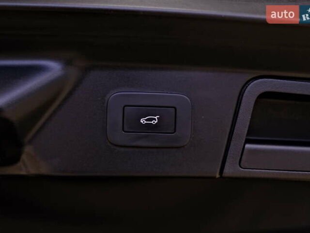 Сірий Ленд Ровер Рендж Ровер Велар, об'ємом двигуна 2 л та пробігом 25 тис. км за 64900 $, фото 65 на Automoto.ua