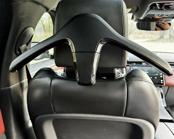 Серый Ленд Ровер Рендж Ровер Велар, объемом двигателя 3 л и пробегом 8 тыс. км за 85000 $, фото 22 на Automoto.ua