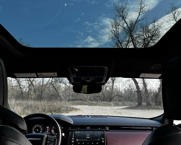 Серый Ленд Ровер Рендж Ровер Велар, объемом двигателя 3 л и пробегом 8 тыс. км за 85000 $, фото 18 на Automoto.ua