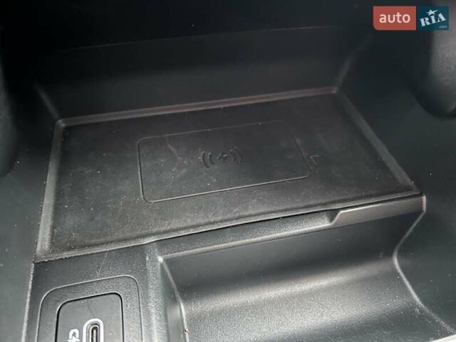 Сірий Ленд Ровер Рендж Ровер Велар, об'ємом двигуна 2 л та пробігом 24 тис. км за 69900 $, фото 21 на Automoto.ua