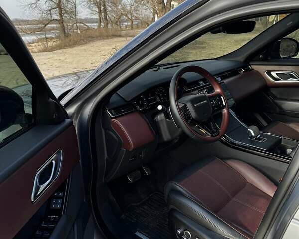 Серый Ленд Ровер Рендж Ровер Велар, объемом двигателя 3 л и пробегом 8 тыс. км за 85000 $, фото 9 на Automoto.ua