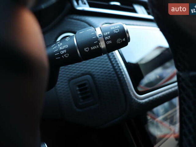 Синий Ленд Ровер Рендж Ровер Велар, объемом двигателя 2 л и пробегом 128 тыс. км за 31900 $, фото 23 на Automoto.ua