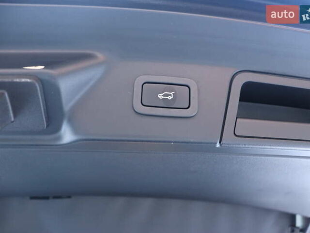 Синий Ленд Ровер Рендж Ровер Велар, объемом двигателя 2 л и пробегом 128 тыс. км за 31900 $, фото 41 на Automoto.ua