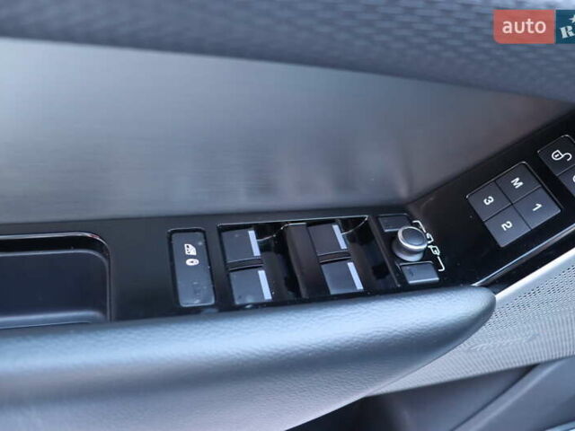 Синий Ленд Ровер Рендж Ровер Велар, объемом двигателя 2 л и пробегом 128 тыс. км за 31900 $, фото 12 на Automoto.ua