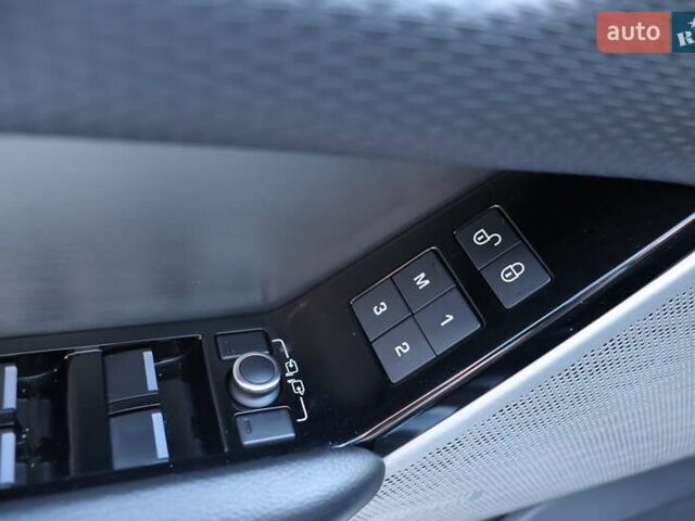 Синий Ленд Ровер Рендж Ровер Велар, объемом двигателя 2 л и пробегом 128 тыс. км за 31900 $, фото 13 на Automoto.ua