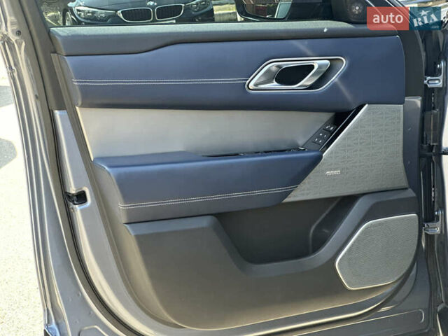 Синий Ленд Ровер Рендж Ровер Велар, объемом двигателя 2 л и пробегом 91 тыс. км за 38000 $, фото 5 на Automoto.ua