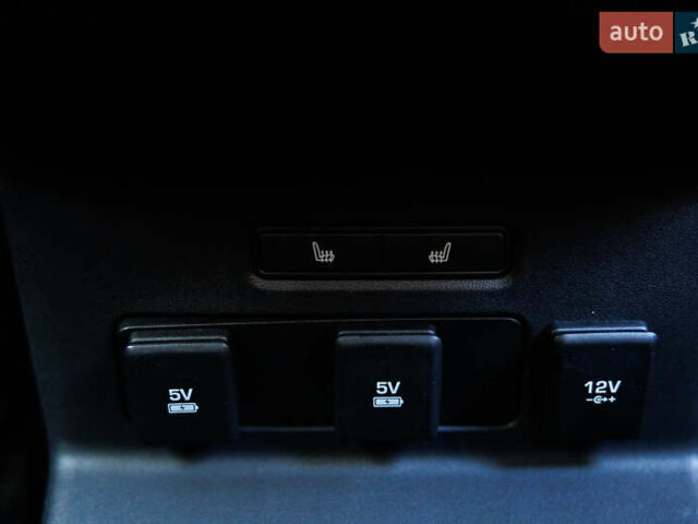 Синій Ленд Ровер Рендж Ровер Велар, об'ємом двигуна 2 л та пробігом 113 тис. км за 38999 $, фото 39 на Automoto.ua