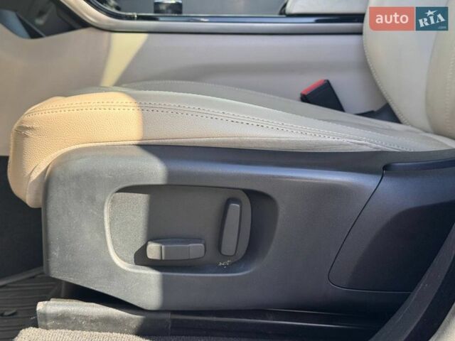 Синий Ленд Ровер Рендж Ровер Велар, объемом двигателя 2 л и пробегом 103 тыс. км за 37700 $, фото 37 на Automoto.ua