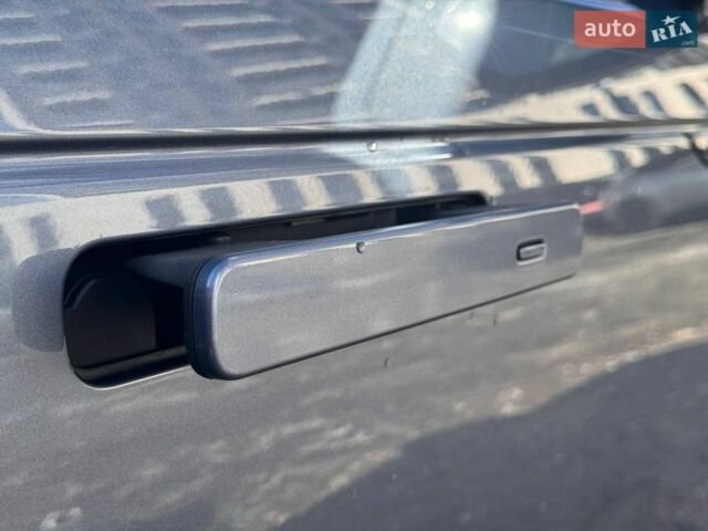 Синий Ленд Ровер Рендж Ровер Велар, объемом двигателя 2 л и пробегом 103 тыс. км за 37700 $, фото 15 на Automoto.ua