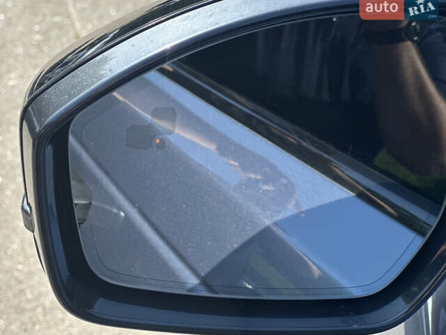 Синий Ленд Ровер Рендж Ровер Велар, объемом двигателя 2 л и пробегом 91 тыс. км за 38000 $, фото 4 на Automoto.ua