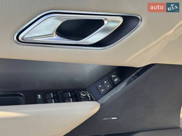 Синий Ленд Ровер Рендж Ровер Велар, объемом двигателя 2 л и пробегом 103 тыс. км за 37700 $, фото 57 на Automoto.ua