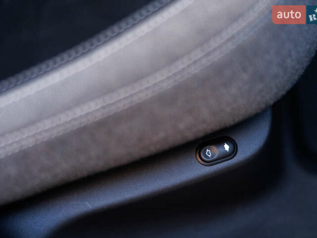 Синій Ленд Ровер Рендж Ровер Велар, об'ємом двигуна 2 л та пробігом 113 тис. км за 38999 $, фото 37 на Automoto.ua