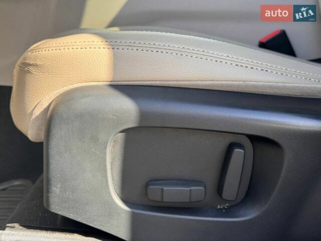 Синий Ленд Ровер Рендж Ровер Велар, объемом двигателя 2 л и пробегом 103 тыс. км за 37700 $, фото 60 на Automoto.ua