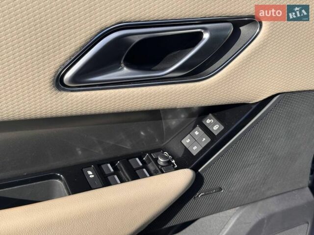 Синий Ленд Ровер Рендж Ровер Велар, объемом двигателя 2 л и пробегом 103 тыс. км за 37700 $, фото 34 на Automoto.ua