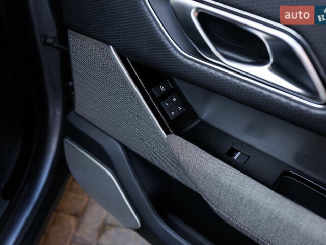 Синій Ленд Ровер Рендж Ровер Велар, об'ємом двигуна 2 л та пробігом 113 тис. км за 38999 $, фото 45 на Automoto.ua