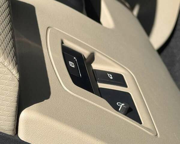 Синий Ленд Ровер Рендж Ровер Велар, объемом двигателя 2 л и пробегом 103 тыс. км за 37700 $, фото 61 на Automoto.ua