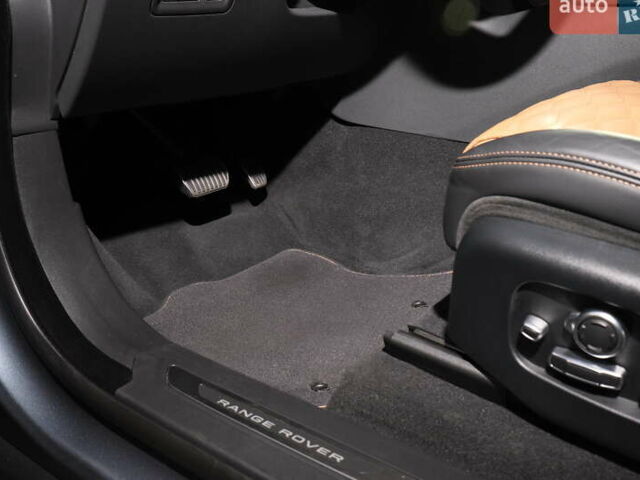 Синій Ленд Ровер Рендж Ровер Велар, об'ємом двигуна 5 л та пробігом 114 тис. км за 75000 $, фото 24 на Automoto.ua