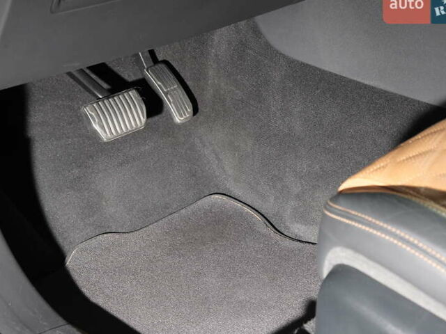 Синій Ленд Ровер Рендж Ровер Велар, об'ємом двигуна 5 л та пробігом 114 тис. км за 75000 $, фото 25 на Automoto.ua