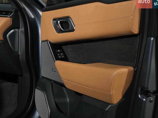 Синій Ленд Ровер Рендж Ровер Велар, об'ємом двигуна 5 л та пробігом 114 тис. км за 75000 $, фото 30 на Automoto.ua