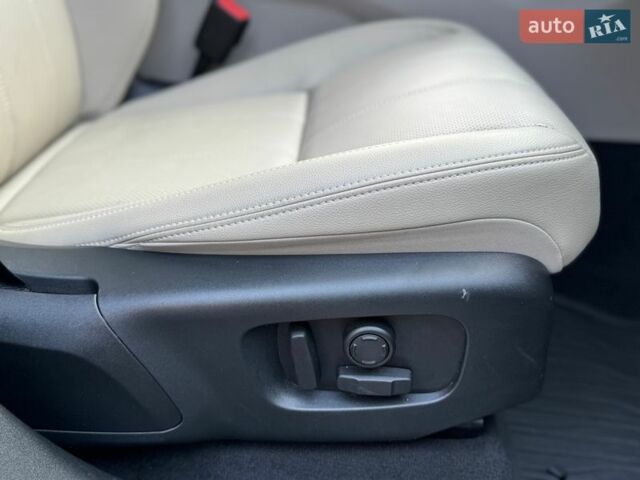 Синий Ленд Ровер Рендж Ровер Велар, объемом двигателя 2 л и пробегом 99 тыс. км за 52800 $, фото 48 на Automoto.ua