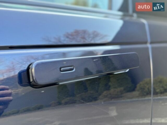 Синий Ленд Ровер Рендж Ровер Велар, объемом двигателя 2 л и пробегом 99 тыс. км за 52800 $, фото 17 на Automoto.ua