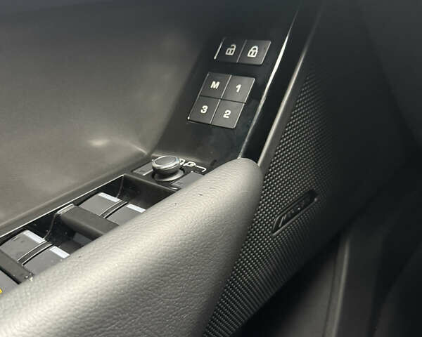 Синій Ленд Ровер Рендж Ровер Велар, об'ємом двигуна 2 л та пробігом 102 тис. км за 38500 $, фото 17 на Automoto.ua