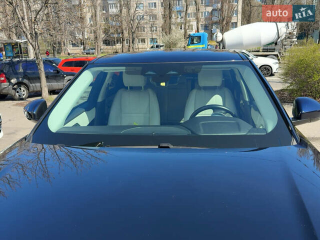 Синій Ленд Ровер Рендж Ровер Велар, об'ємом двигуна 2 л та пробігом 140 тис. км за 52500 $, фото 3 на Automoto.ua