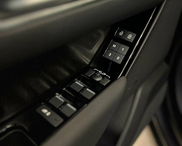 Синій Ленд Ровер Рендж Ровер Велар, об'ємом двигуна 2 л та пробігом 16 тис. км за 84000 $, фото 15 на Automoto.ua